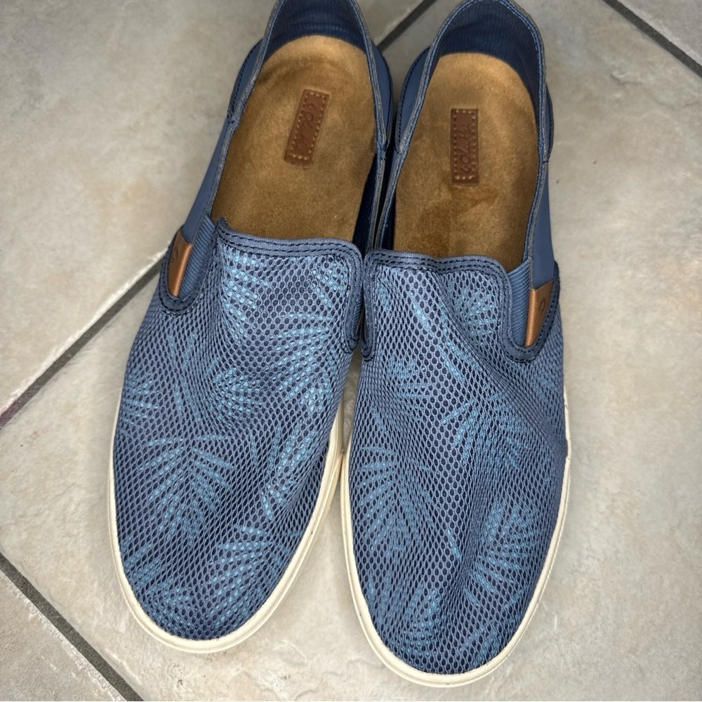Women’s Olukai Blue Palm slip ons size 10